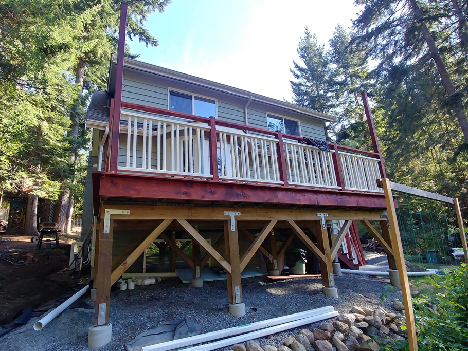 Custom cedar deck — completed construction